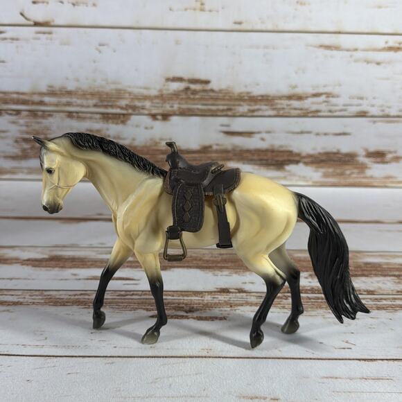 Breyer 1993 Fugir Cacador Lusitano Stallion #870 Foundation Mold w/ Saddle - Picture 1 of 5